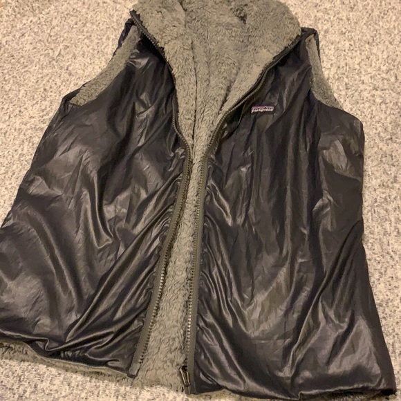 Patagonia Fuzzy Reversible Vest - Picture 5 of 7